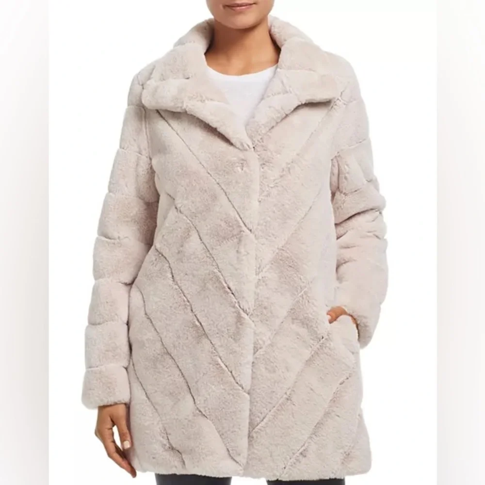 Calvin Klein
Faux Fur Teddy Coat Size Medium - Picture 6 of 7